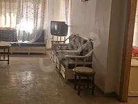 للبيع شقة بالزاهره القديمه خلف المركز الثقافي