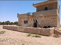 للبيع أرض في ريف حمص الشرقي تبعد عن مدينة حمص 40كيلو