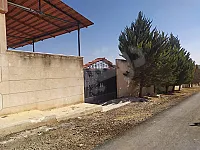 منزل في مدينة المخرم موقع  مواصفات عالية على طريق العام