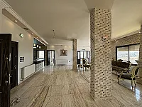 للبيع شقة في جمرايا مساحة 300م اطلالة 4 جهات عند مدرسة علماء الغد