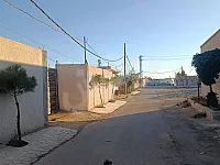 للبيع ارض مسورة معمرعليها بيت وبير مي وشجر في مرانة الكسوة ريف دمشق 