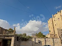 أرض مطلة على قلعة حلب  معدة للبناء