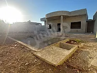 للبيع مزرعة في زبدين مساحة ٥٠٠ متر غرفتين وصالون