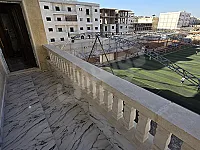 شقة للبيع بي مدينة الدانا على شارعين مقابل الملعب 