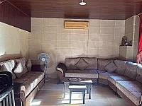 للاجار شقة غرفه وصالو ن الموقع المشروع العاشر   اجار اسبوعي او شهري 