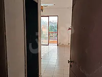 للبيع شقة قرب الشاطىء الازرق مجمع سكني 