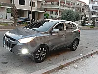 توسان ٢٠١٠  ماشية ١٣٥ الف حلال  زنارا تماما  سقف بانوراما  اكمل وصف