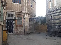 مبنى سكني طابقين ملاصق لجامع الاحدب مع دكان 