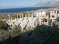 للبيع في رأس البسيط: بيت طابق وملحق مع إطلالة بحرية