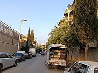 للبيع شقة ارضية خلف مدرسة المرآة العربية مع دكان و مخزن