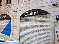 للبيع محلاين تجارين جاهزين في حي الامريكان 