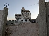 للبيع فيلاعالعظم تصميم خليجي على استرادلبنان