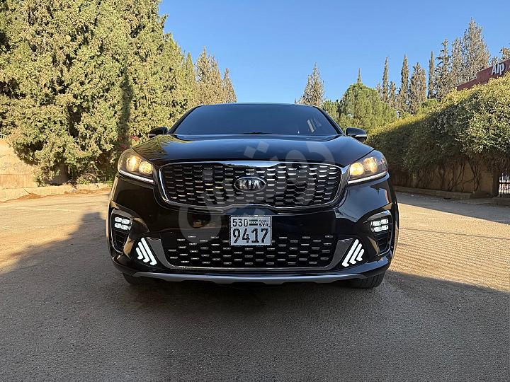 استأجر كيا سورينتو 2019 بحالة ممتازة – لون أسود