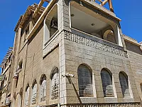 منزل للبيع في حي ابو رمانة شارع شكيب أرسلان جانب كنيسة يوحنا الدمشقي 