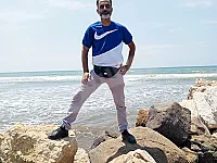  ابحث عن عامل يومية. في ورشات تركيب السيراميك والحجر..في دمشق وريفها..