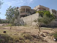 شقة طابقين في دوما مع جنينة كبيرة بسعر 50,000$