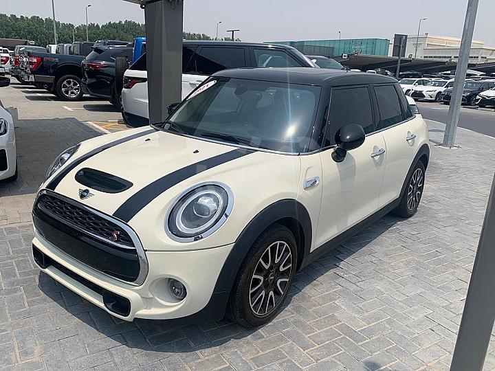 للبيع ميني كوبر S بحالة ممتازة عداد قليل موديل 2021