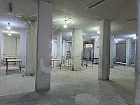 للإيجار محل كبير يبعد عن الشارع العام 20 متر.  يصلح مستودع