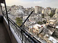 شقة للإيجار 3 غرف وصالون مع تراس كبير في اللاذقية