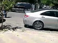 للبيع محلين بحي التجارة مقابل الباب الخلفي للحديقة