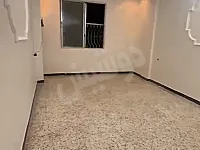 بلكون ثاني مؤلف من غرفتين كبار وصاله ومطبخ وحمامين