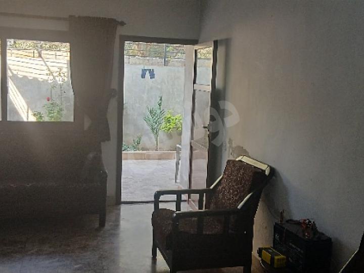 للبيع شقة سكنية جاهزة في سقوبين بجانب محمصة سقوبين 