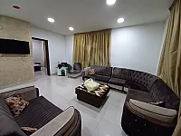 للايجار شقة في شارع العابد مؤلفه من غرفه وصالون 