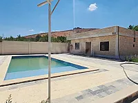 فيلا حديثة للبيع في مضايا 1000 م² مع مسبح وتصميم عصري