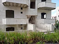 مقطعة بلوك بناء ملبس حجر طابو اخضر 2400 سهم مساحة 85م² +120م²حديقة 