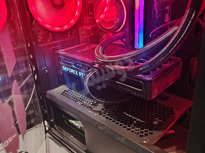 كمبيوتر العاب خارق مع كامل ملحقاته ب750