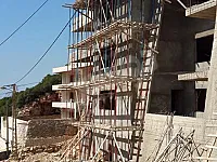 نستلم منكم الارض ونسلمكم مفاتيح البناء  