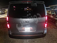 للبيع فان H1 خالي من الداخل والخارج ماعدا قطعة واحدة 