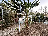 مزرعة قريبة من السكن في جسرين للبيع 