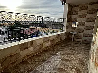 للبيع عبارة عن مجمع مزارع مؤلف من ٤ فلل 