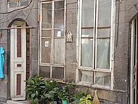 للبيع منزل عربي قديم بحي باب الجابية مساحة ١١٠ متر ٤ غرف ومطبخ