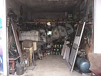 المحل على شارع دف الشوك الرئيسي 