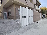 ارضية مع كراج سيارة  وحديقة وشلال اكساء سوبر جانب كازية الدولة