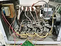 صيانة وتفصيل منظمات كهربائيه حمايات مركزية 