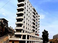 للبيع شقة بالهامة على طريق بيروت في بناء العراد  بسعر 60000$ وبازار 