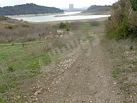 للبيع ارض مساحتها ٢٥دونم مسورة بالكامل ولها باب الرئيسي