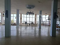 مطعم كامل مع العد و ارض حوليه صالحه للبناء او للزراعه 