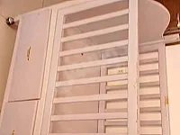 تخت أطفال لون موف استعمال ثلاثة أشهر فقط 