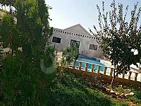  الموقع: مباشرة عند الجسر الخامس  واجهة ٥٠٠ متر على طريق المطار  