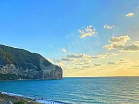 بناء كامل للبيع على شاطئ ام الطيور خمس طوابق 10 شقق 