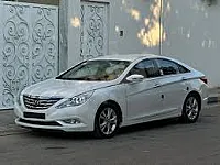 سوناتا دهب خالية فيها بخ بطبونات لولو السيارة كتير تضيفة 