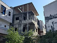 للبيع كتلة بناء 7 شاليهات 3 طوابق 50 متر عن البحر