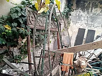 بوابة حديد  +باب خشب 200*250. درج دوار ارتفاع  3م شبك مزرعة ارتفاع 3م