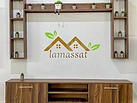 كومدينات شاشة مع رفوف