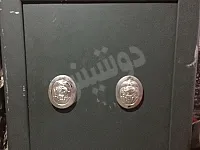 خزنة حديد مستعملة نظيفة و بداخلها درج حديد معه مفتاحه الخاص