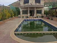 للبيع فيلا كبيرة مع اشجار مثمرة ريف دمشق الزبداني
